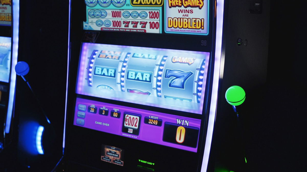 AE Casino online slots and live dealer games